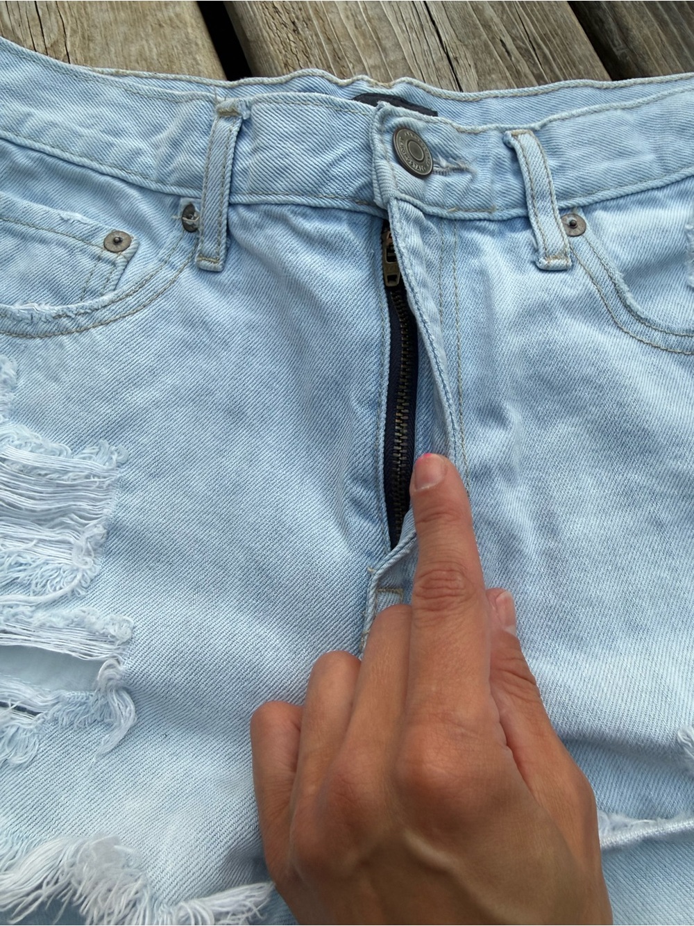 2 Pair Women’s Jean Shorts (Levi & Aeropostale) - Picture 5 of 6
